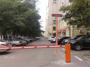 Депутат муниципального округа Даниловский Сергей Рублёв рассказал, как установить во дворе дома шлагбаум