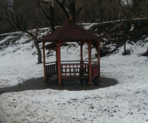 Убранная территория народного парка на Кожуховской улице 