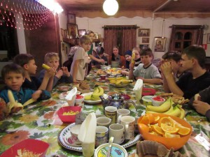 Воспитанники детского дома на мероприятии в храме Живоначальной Троицы в Старых Черемушках