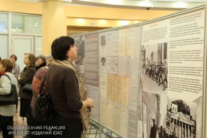 Жители ЮАО на экспозиции  выставки «Моссовет на защите Москвы»