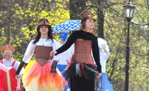 Фестиваль "Ворвись в весну" в одном из парков Москвы