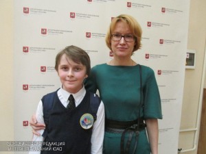 Победитель онлайн-чемпионата Алексей Кулахмедов и учитель школы №2117 Наталья Кашинцева