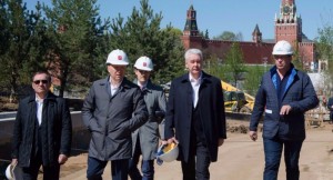 Мэр Москвы Сергей Собянин провел осмотр строительства парка "Зарядье"