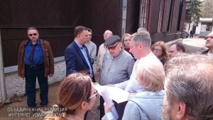 Советник мэра Москвы Владимир Ресин проверяет ход строительства храма в Бирюлево Западном