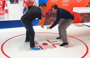 Канадские спортсмены в Музее хоккея