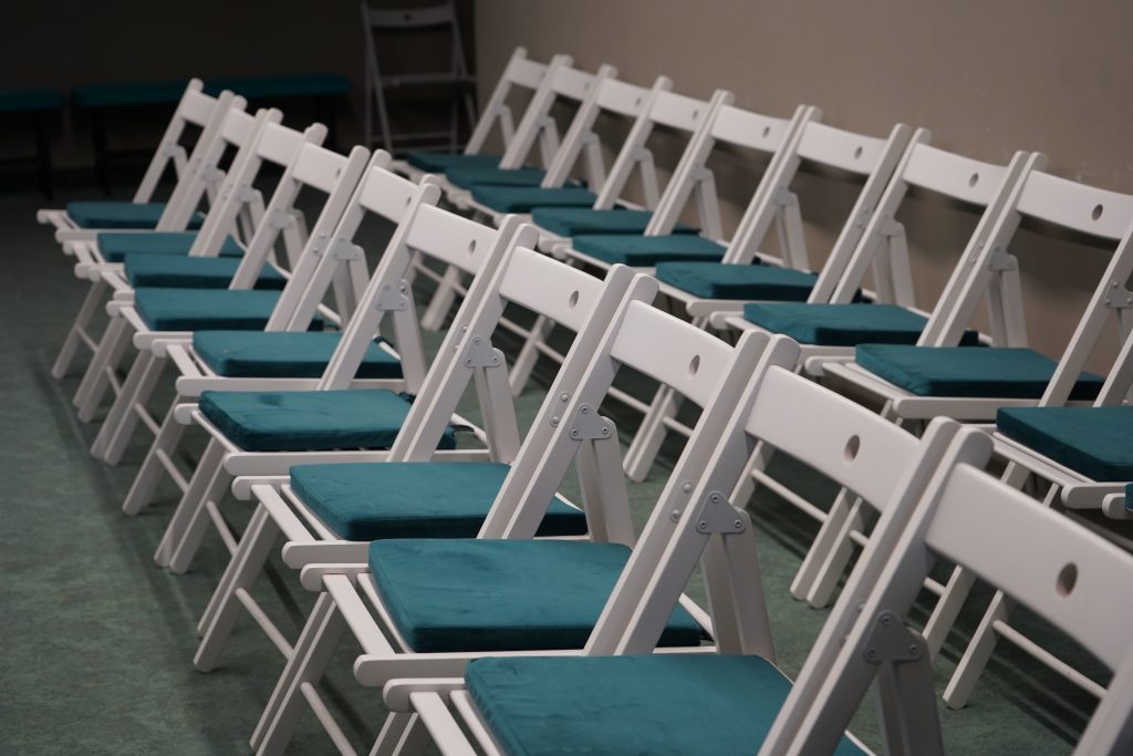 Представители Галереи «Пересветов переулок» пригласили отметить 8 марта. Фото: Анна Быкова, «Вечерняя Москва»