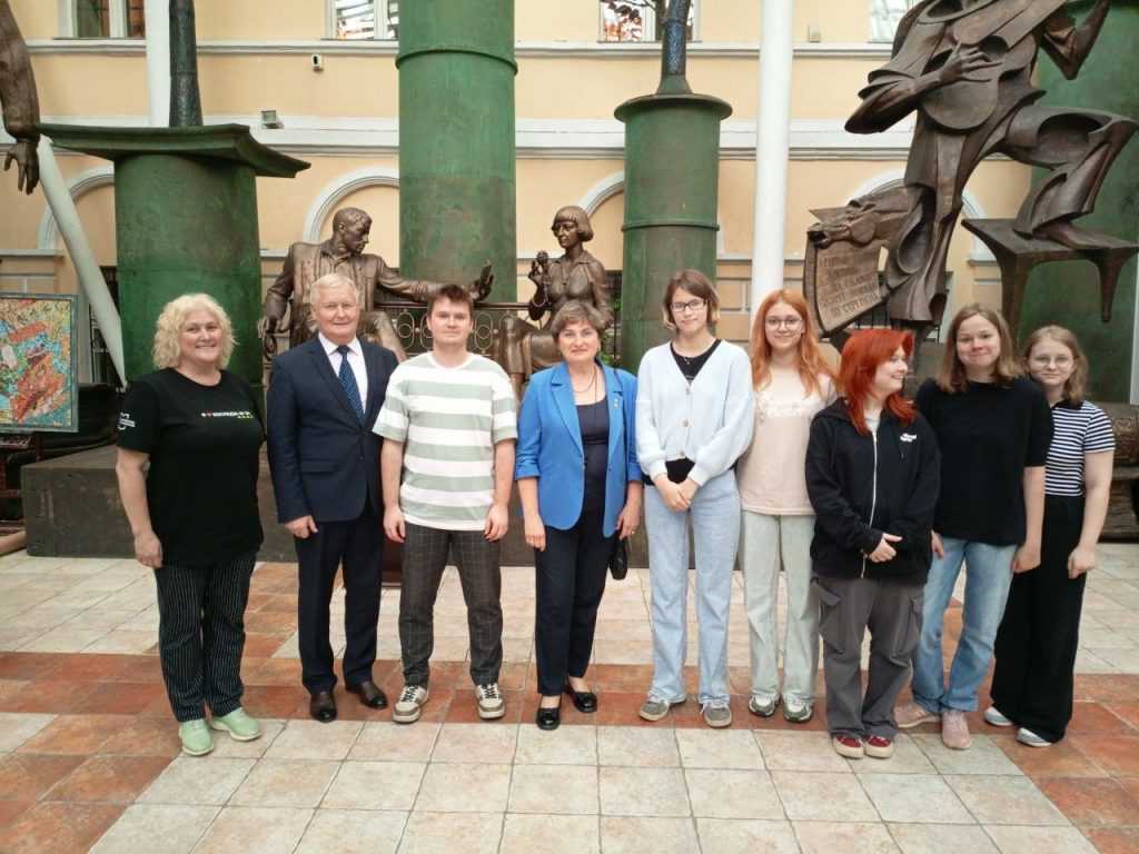 Студенты ТК №34 организовали торжественное награждение. Фото: страница ТК №34 в социальных сетях