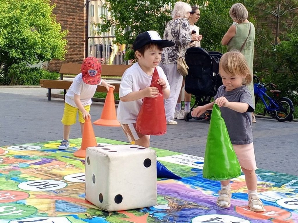 «Ура! Каникулы!»: праздничную программу провели сотрудники ЦДКиС «Юг столицы». Фото: страница Центра досуга, культуры и спорта «Юг столицы» в социальных сетях
