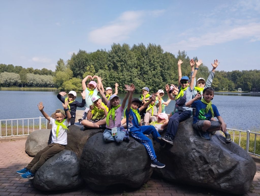 Ученики школы №1272 отправились в поход. Фото: страница школы №1272 в социальных сетях