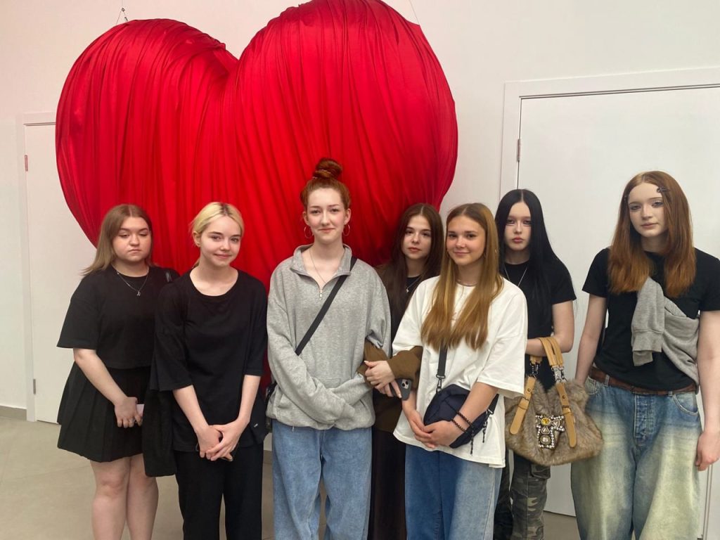 Студенты Технологического колледжа №34 посетили бьюти-коворкинг. Фото: страница ТК №34 в социальных сетях