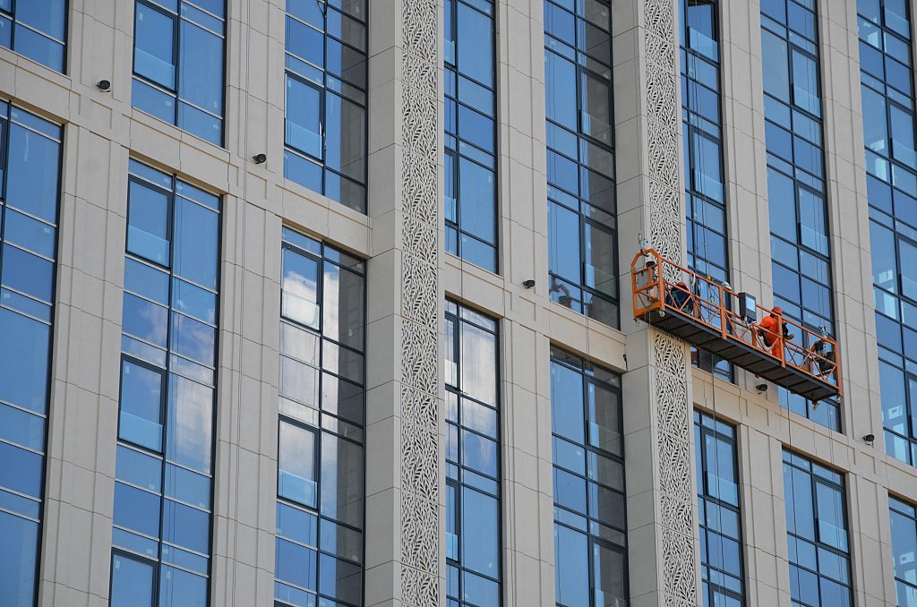 Здание бизнес-центра отремонтировали в Даниловском районе. Фото: Анна Быкова, «Вечерняя Москва»