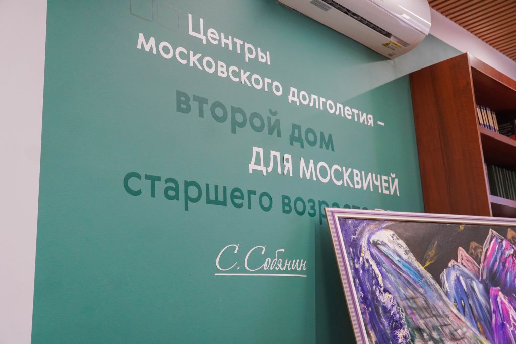 Сотрудники ЦМД «Даниловский» пригласили местных жителей на кинопоказ. Фото: Ксения Догонашева, «Вечерняя Москва»