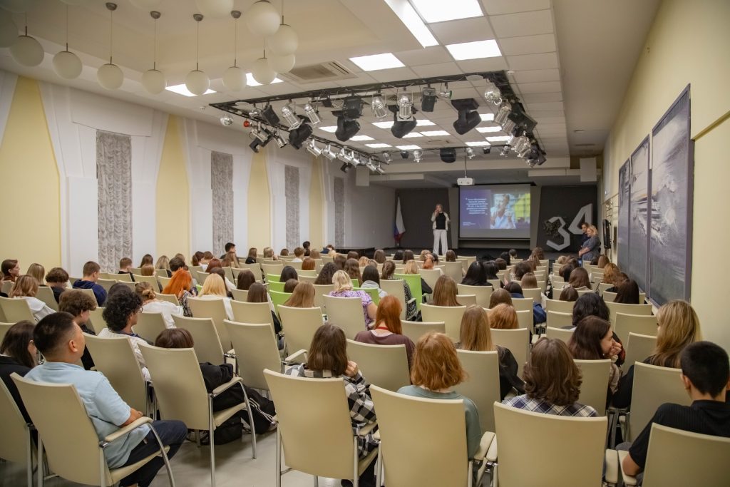 Студенты Технологического колледжа №34 побывали на встрече с представителями стратегического партнера учреждения. Фото: страница Технологического колледжа №34 в социальных сетях