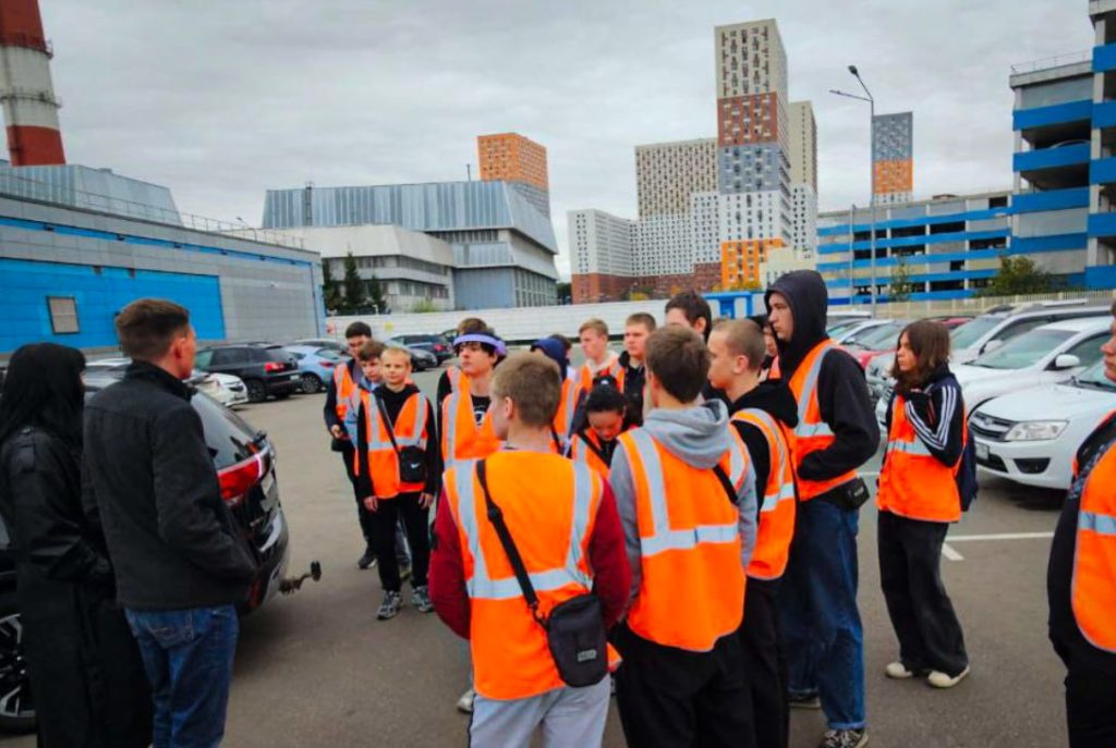 Студенты МТК имени Ивана Лихачева побывали на экскурсии об экологичном транспорте. Фото: страница Московского технологического колледжа имени Ивана Лихачева в социальных сетях