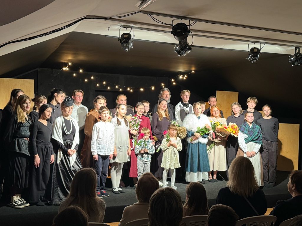 Воспитанники Патриаршего центра сыграли в спектакле. Фото: страница Патриаршего центра духовного развития детей и молодежи в социальных сетях