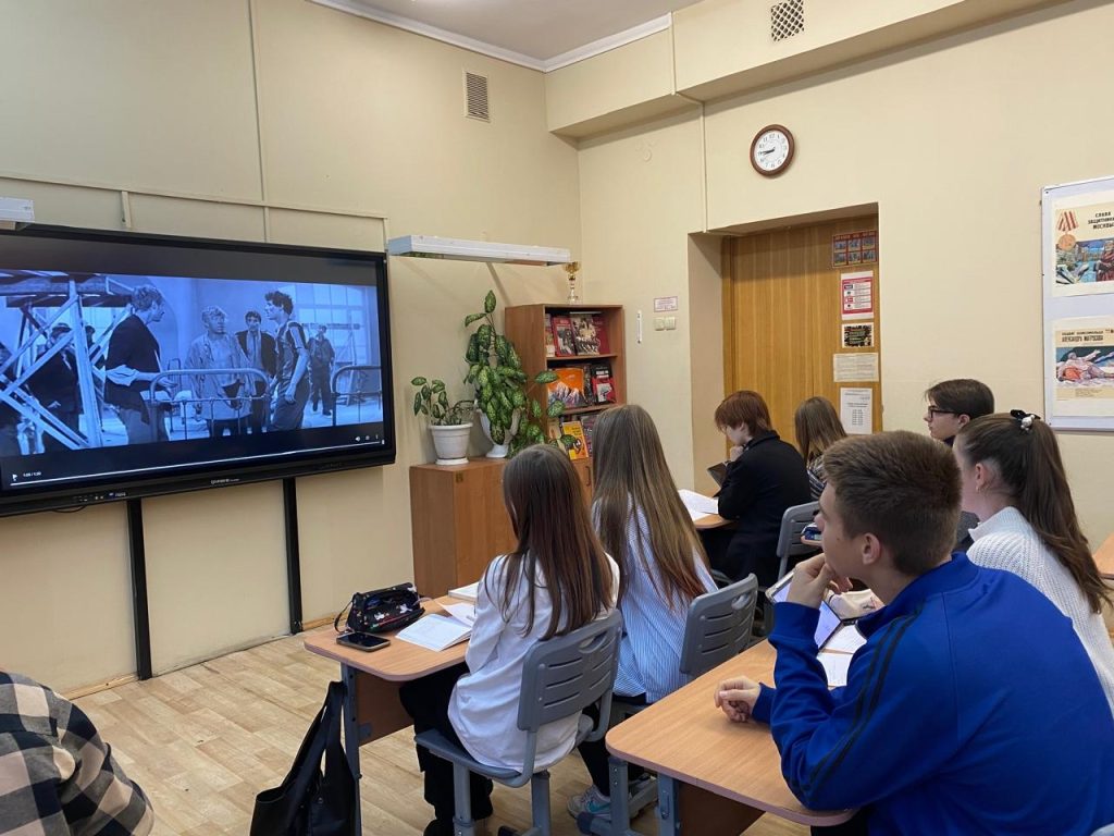 Ученики школы №1272 приняли участие в кинопоказе. Фото: страница в социальных сетях