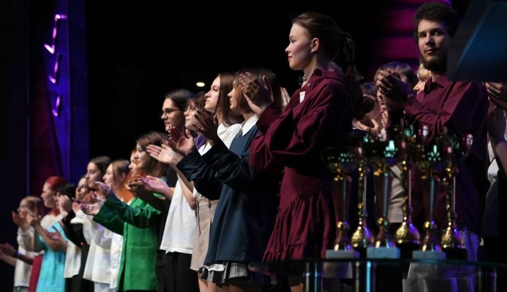 Студенты Технологического колледжа №34 завоевали кубок на Лиге КВН. Фото: страница Технологического колледжа №34 в социальных сетях