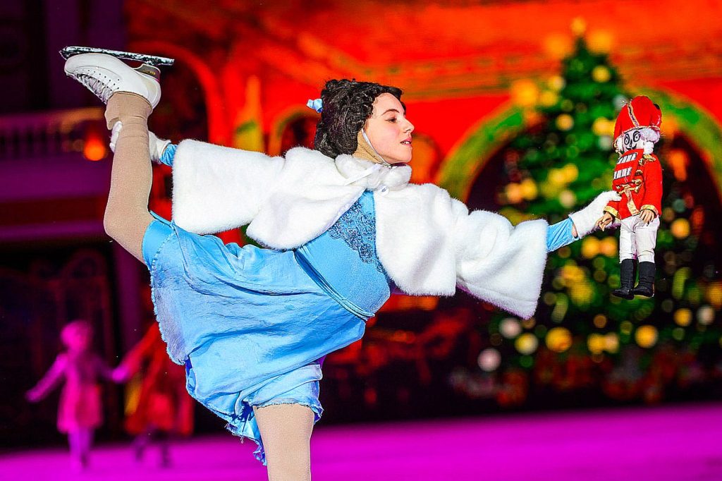 Олимпийские чемпионы приглашают на семейные ледовые шоу на открытых площадках Москвы. Фото: пресс-служба оргкомитета цикла городских уличных мероприятий «Московские сезоны»