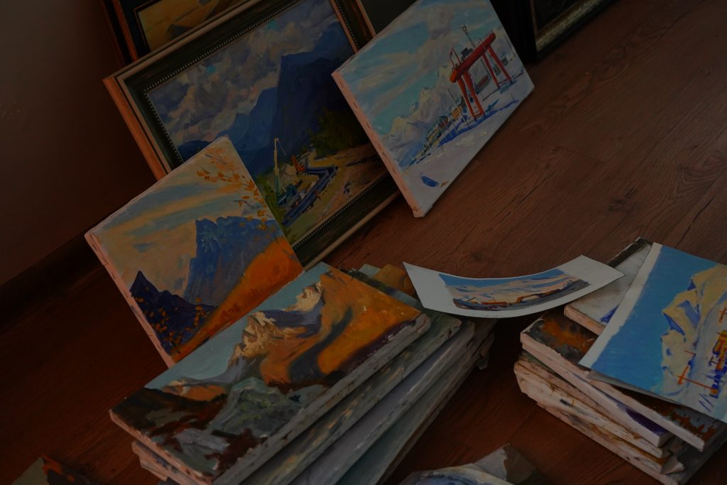 Сотрудники Галереи «На Шаболовке» пригласили на открытие выставки. Фото: Анна Быкова, «Вечерняя Москва»