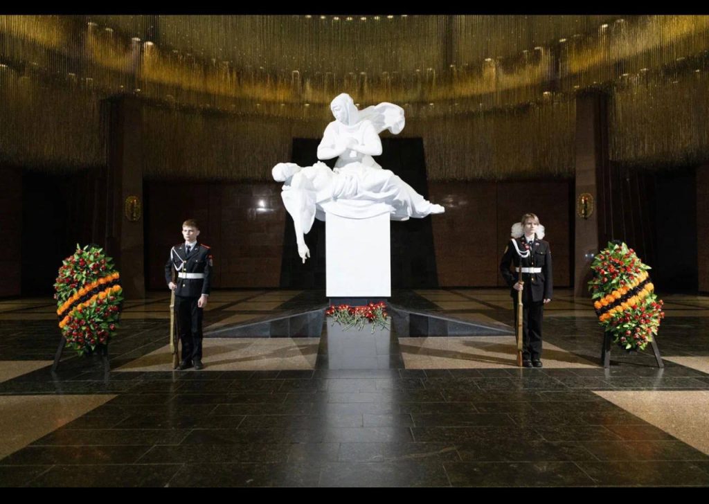 Мировые судьи Москвы почтили память героев Великой Отечественной войны. Фото: Пресс служба департамента по обеспечению деятельности мировых судей г. Москвы / Пресс служба ведомства