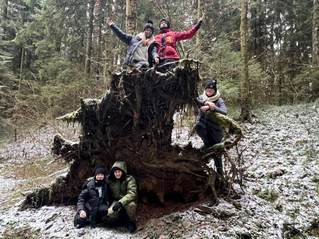 Участники туристического клуба Технологического колледжа №34 совершили поход. Фото: страница Технологического колледжа №34 в социальных сетях