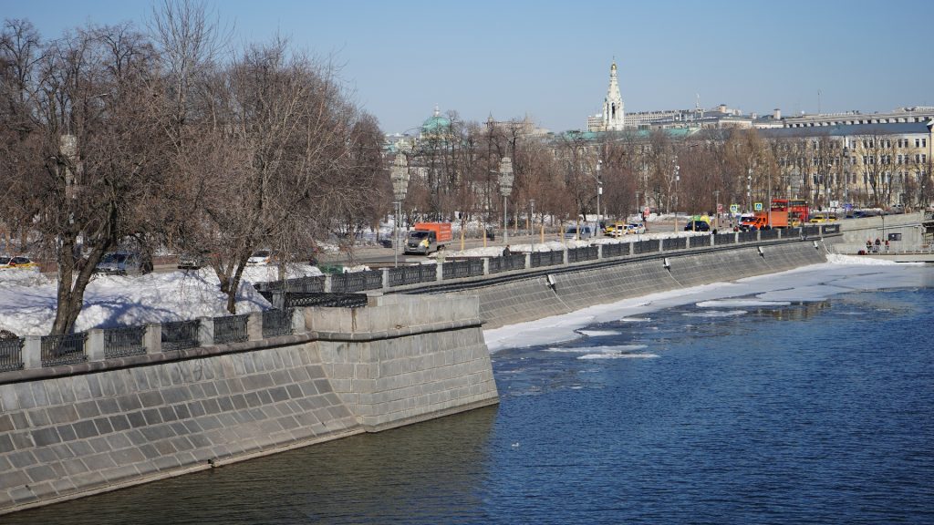 Благоустройство набережной провели в Даниловском районе. Фото: Анна Быкова, «Вечерняя Москва»