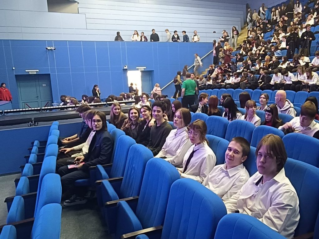 Ученики школы №1272 узнали о профессии медиаспециалиста. Фото: страница школы №1272 в социальных сетях