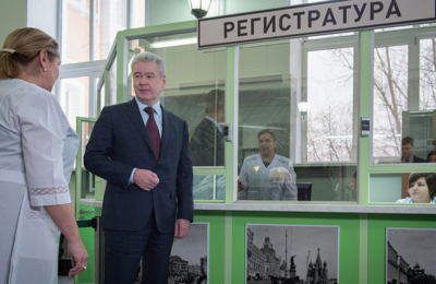 Мэр Москвы Сергей Собянин сообщил в ходе посещения поликлиники №218, что с 1 июля в столице запущены онлайн-сервисы