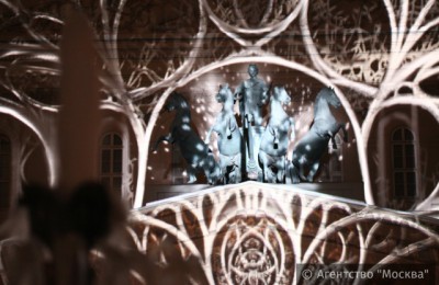 Световое шоу в рамках фестиваля "Круг света" на фасаде Большого театра