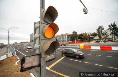 В Москве появятся новые информационные табло, светофоры, управляемые дорожные знаки и комплексы фотовидеофиксации