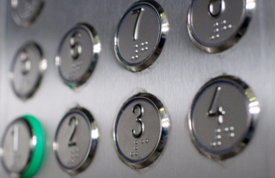 Прокуратура ЮАО проверила лифтовое оборудование в домах