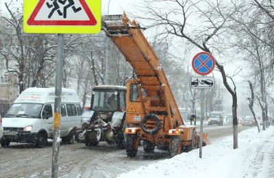 Все коммунальные службы работают в круглосуточном режиме со 2 марта и планируют убирать снег в течение суток