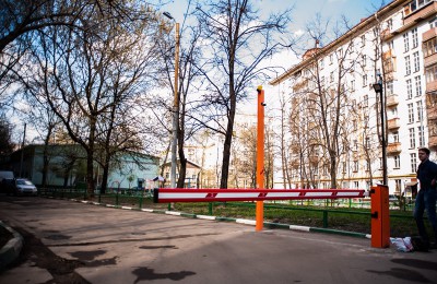 Шлагбаум в Даниловском районе