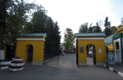 Входные ворота на Даниловское кладбище