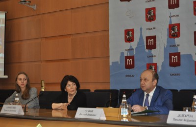 На фото справа руководитель Департамента национальной политики и межрегиональных связей Москвы Виталий Сучков