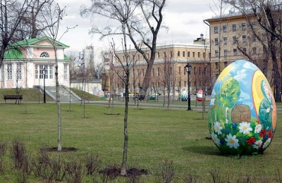 Пасхальное яйцо в парке Мосгордумы