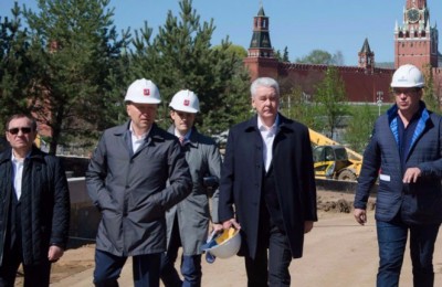 Мэр Москвы Сергей Собянин провел осмотр строительства парка "Зарядье"