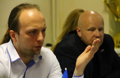 Депутат муниципального округа Даниловский Иван Кучеров (слева)