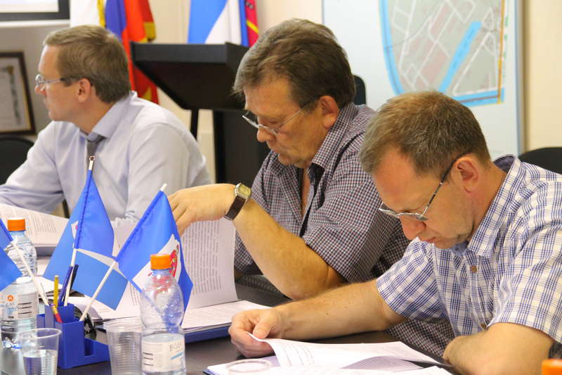 На внеочередном заседании Совета депутатов обсудили размещение торговой точки на Симоновском Валу