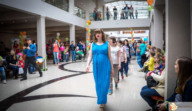 Дефиле будущих мам в торговом центре Даниловского района