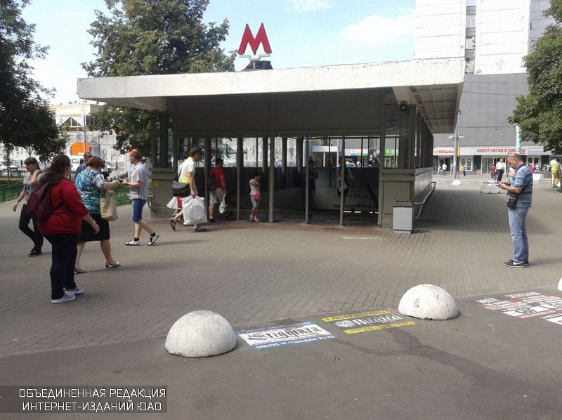 Вход в вестибюль станции метро "Автозаводская"