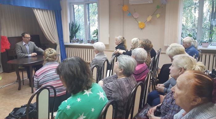 Федор Лобанов на лекции для пенсионеров