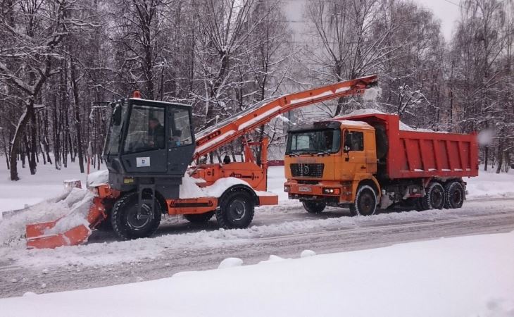 Коммунальные службы района продолжают бороться со снегом