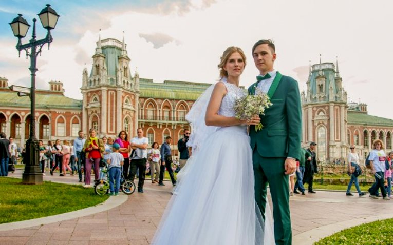 37 пар поженятся в Шипиловском ЗАГСе в День города