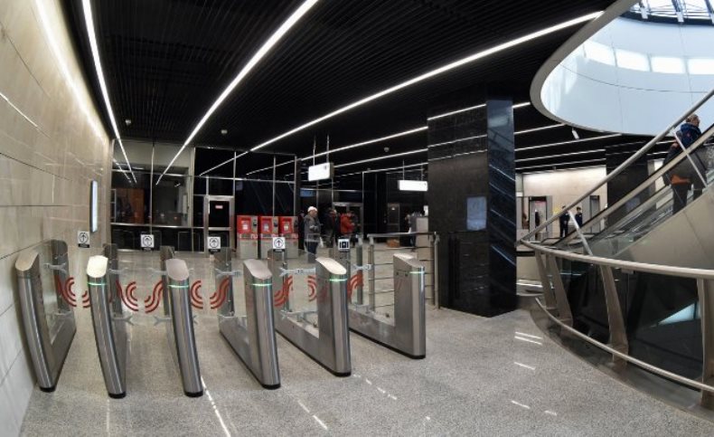 Обновленные таблички с названиями станций метро появятся в Даниловском районе