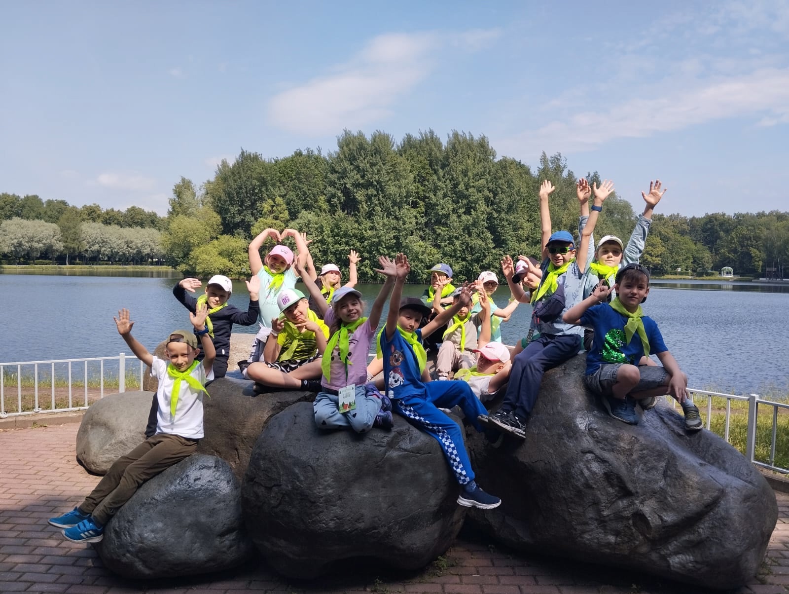 Ученики школы №1272 отправились в поход. Фото: страница школы №1272 в социальных сетях