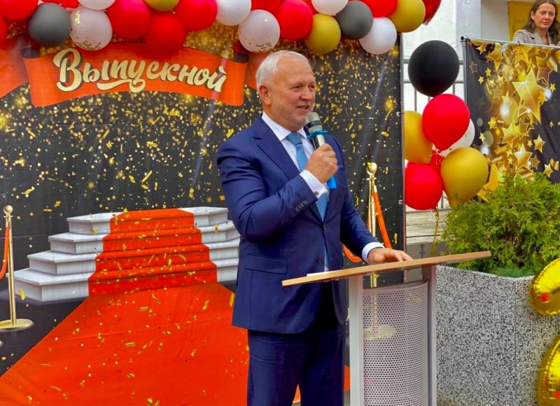 Председатель Общественного совета при УВД по ЮАО Харис Ильясов проверил работу полиции в ходе выпускных вечеров. Фото: пресс-служба УВД по ЮАО ГУ МВД России по г. Москве