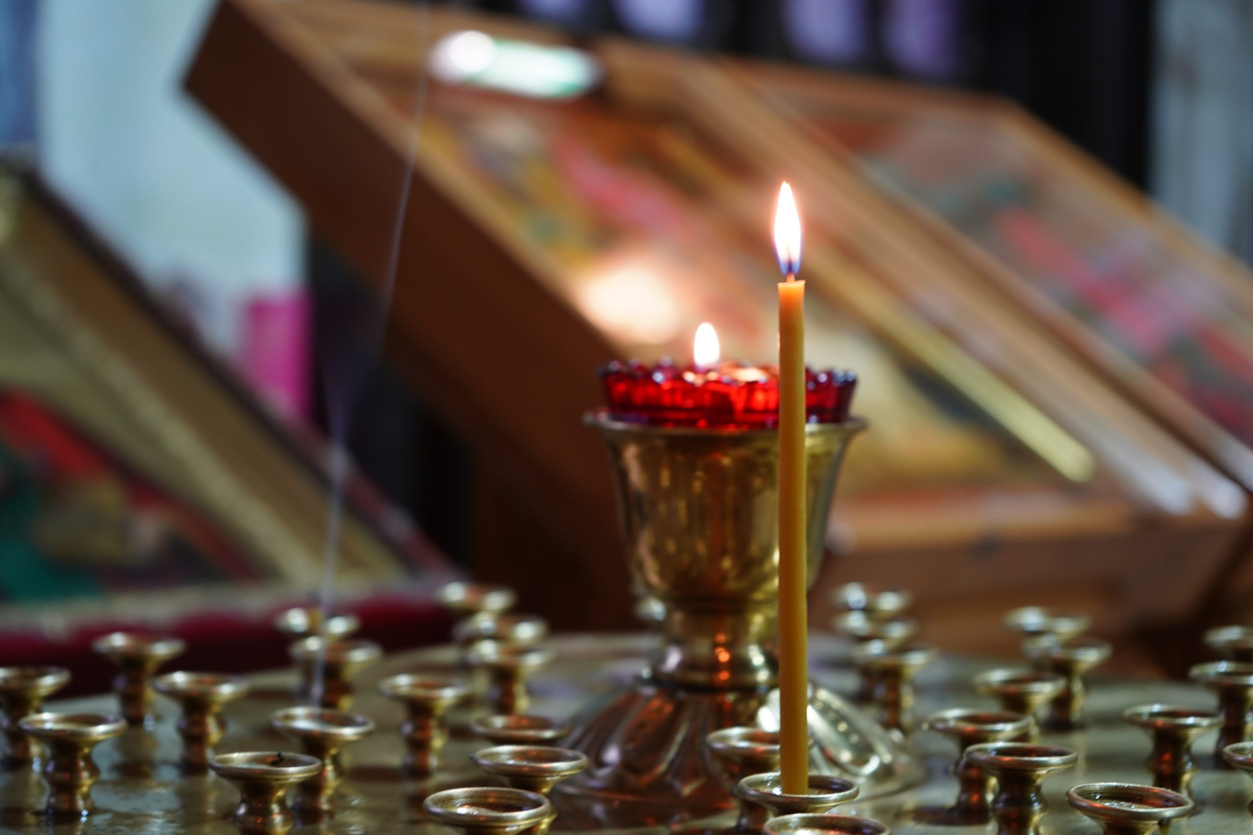 Божественная литургия состоялась в храме Сретения Господня Патриаршего центра духовного развития детей и молодежи. Фото: Анна Быкова, «Вечерняя Москва»