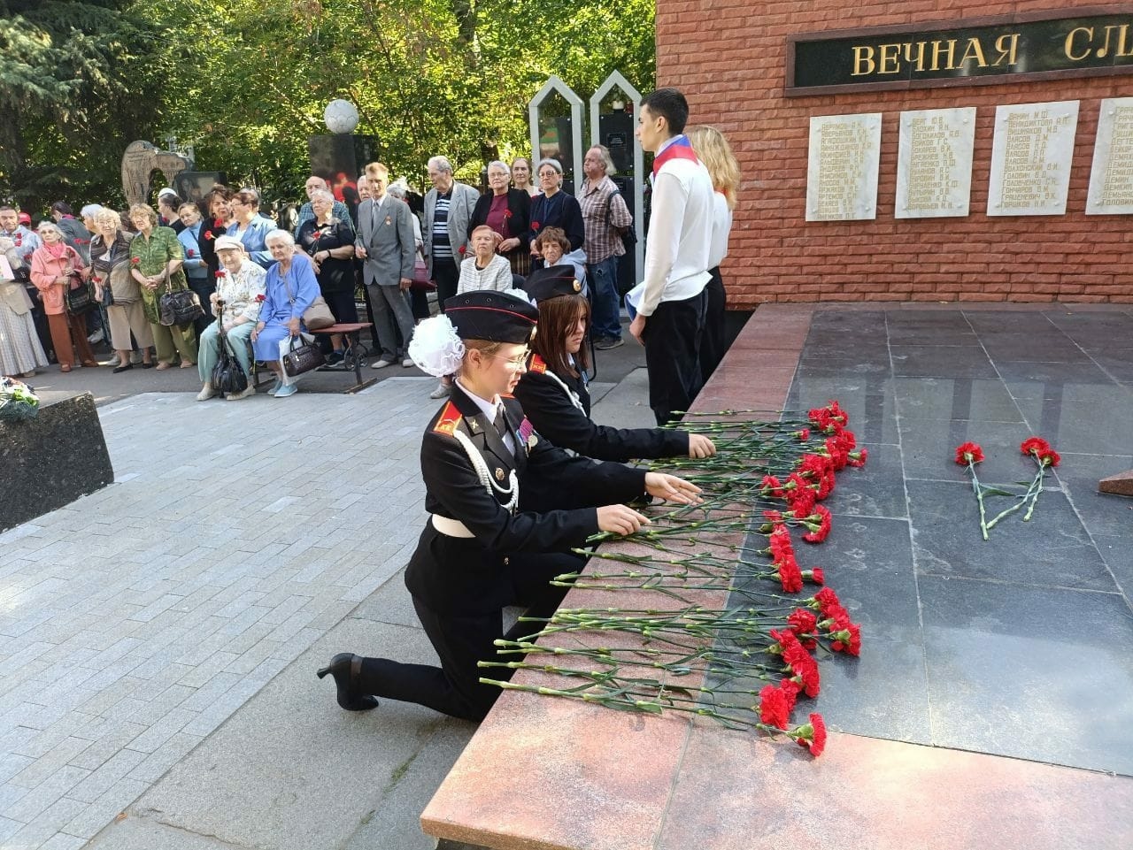 Представители школы №1257 приняли участие в памятной акции. Фото: страница школы №1257 в социальных сетях