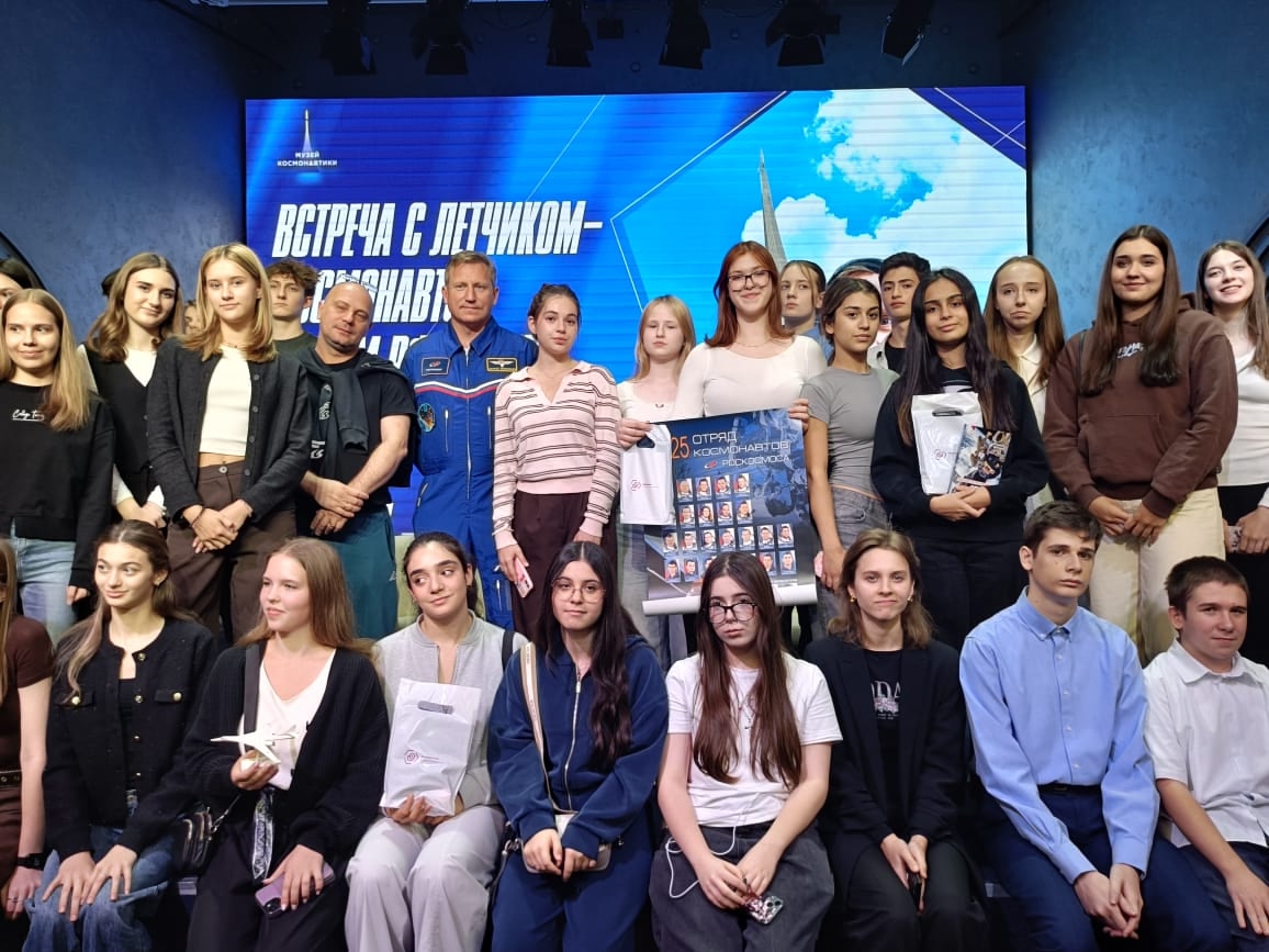 Ученики школы №1272 встретились с космонавтом Сергеем Прокопьевым. Фото: страница школы №1272 в социальных сетях